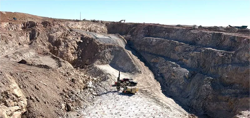 The Company has now accessed its first clean high grade bench of Pinnacles ore and commenced mining and trucking of the material to Rasp for processing