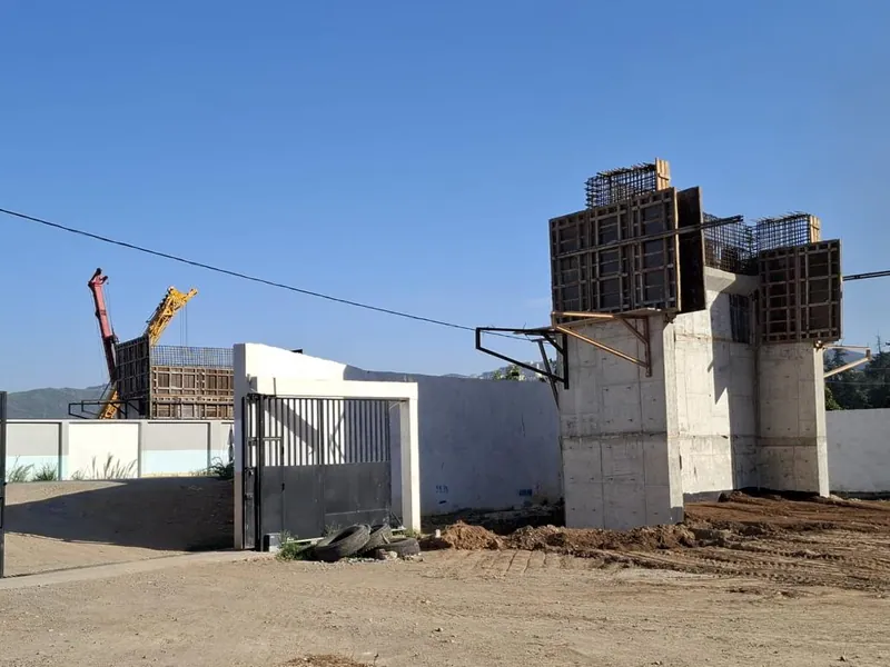 Construction of the access bridge over RN75