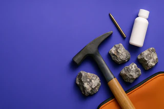 Black Bear Minerals Uncovers 3,100g/t Silver Outside Shafter Resource
