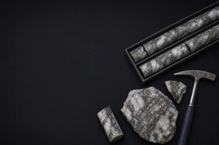 Investigator Silver Uncovers Exceptional High-Grade Hits and New System at Paris Project