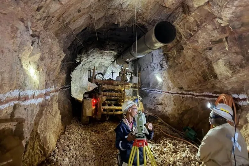 Development drilling AND survey AT AN underground FACE AT QALA shallows