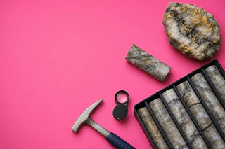 Falcon Metals Extends Blue Moon Gold Mineralisation Over 600m Strike with Visible Gold Intercepts