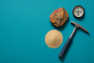 Peak Minerals Unveils High-Grade Rare Earth Monazite Discovery at Minta Est
