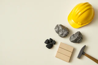 Mineral Commodities Extends Convertible Loan Maturity Amid Skaland Sale Plans