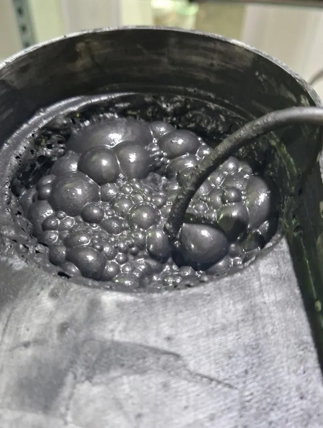 Left: Column showing graphite (dark layer) selectively rising to the top during flotation, leaving behind gypsum (light grey layer) at the bottom – Right: Larg…