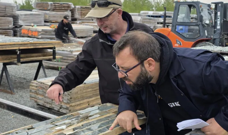 Lindsay Farley (Measured Group) and Haithem Bennia (Explo-Logik) examine Rouyn drill core ahead of the Mineral Resource compilation